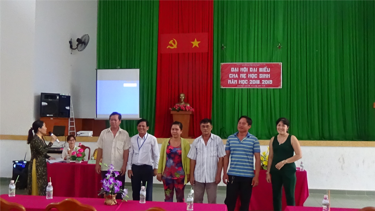 BAN ĐẠI DIỆN CMHS CẤP TRƯỜNG NĂM HỌC: 20108-2019 RA MẮT